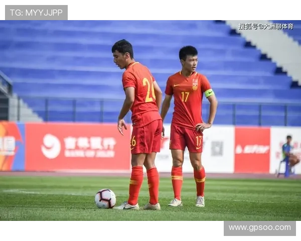 杨晨带领中国足球走向辉煌 从青训到职业生涯的奋斗与成就 杨晨带领中国足球走向辉煌 从青训到职业生涯的奋斗与成就