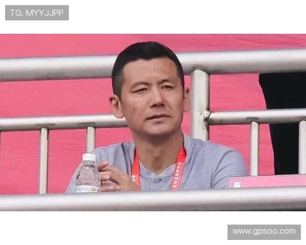 杨晨用实力与坚持诠释足球梦想展现中国球员在国际赛场的坚韧风采
