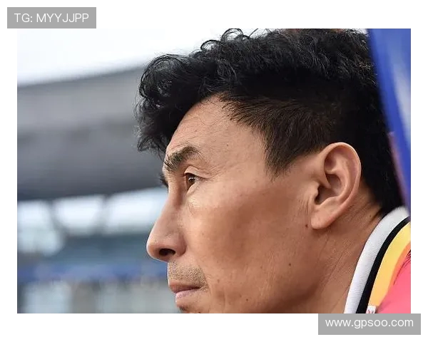 李玮锋：从绿茵场上的铁血后卫到足坛教练的转型之路