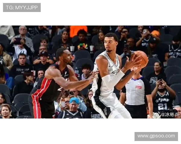 圣安东尼奥马刺迎强劲对手全力出击鏖战赛场争锋激烈较量