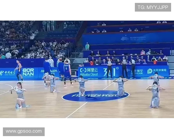 杭州篮球队在联合会杯中的团队协作表现分析与点评